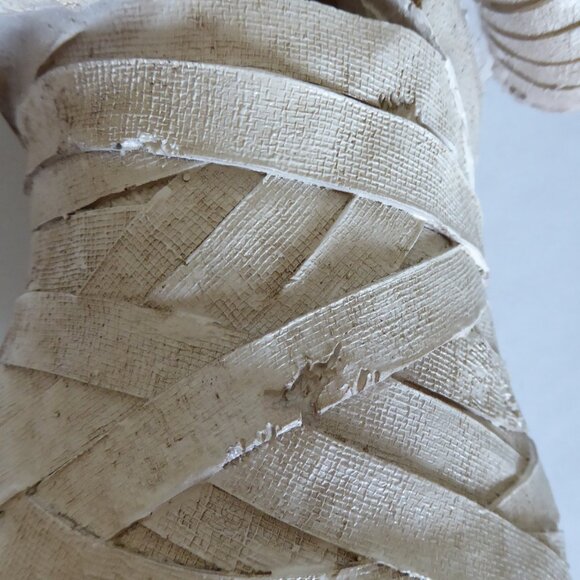 NEW 14.5” HOLIDAY BARN GOTHIC HALLOWEEN MUMMY BUST LED LIGHT UP RESIN SCULPTURE - Picture 15 of 15